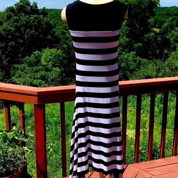 Vince Camuto black sleeveless white stripe two tone T-shirt maxi summer dress S - Picture 9 of 12